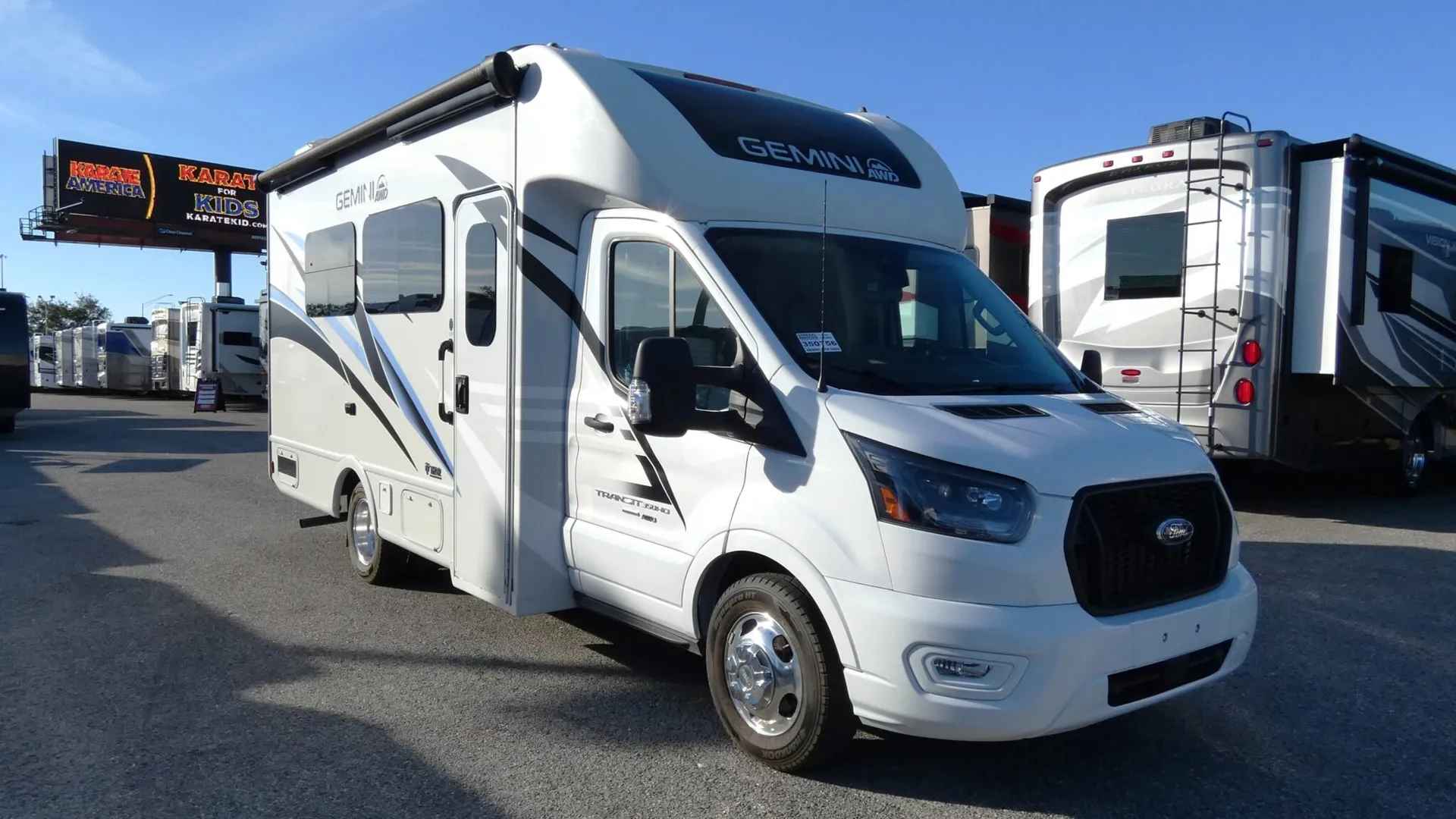 2024 Thor Motor Coach Gemini 23TE - Photo 2