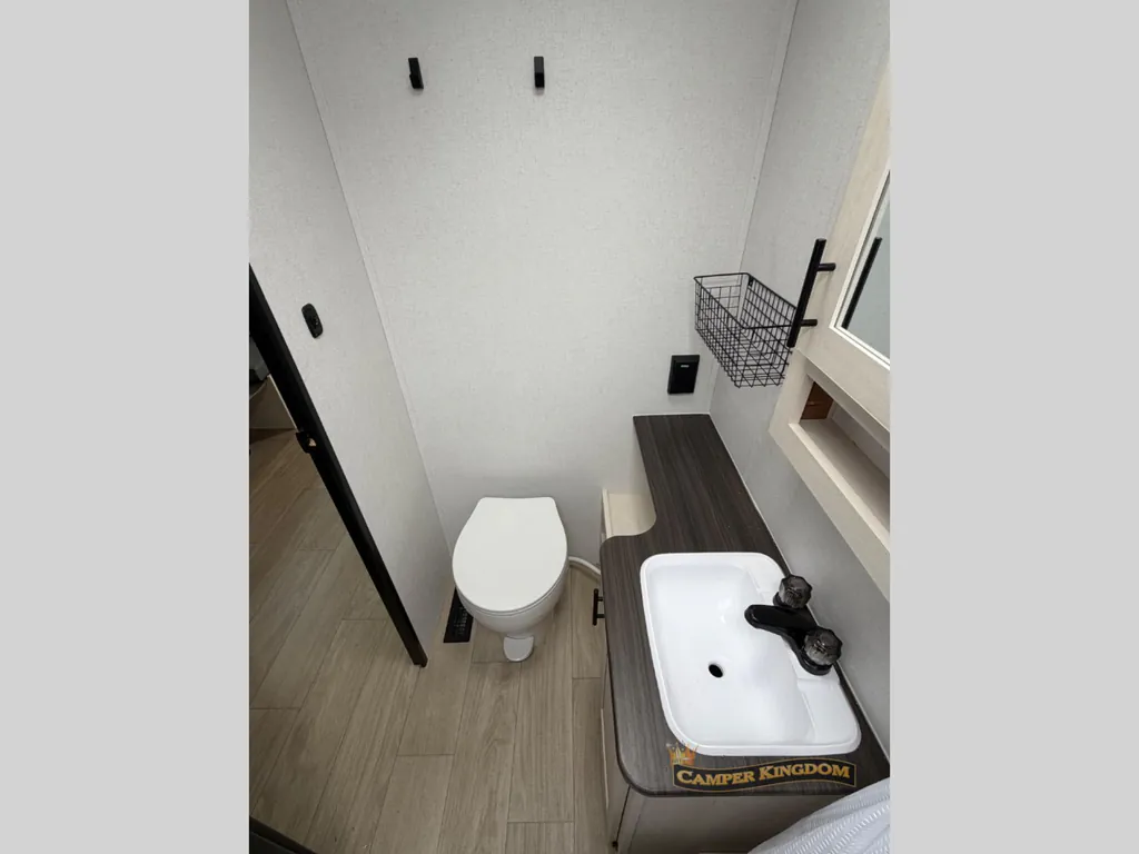 2027 Shasta I-5 532BEDS, Photos photo 17