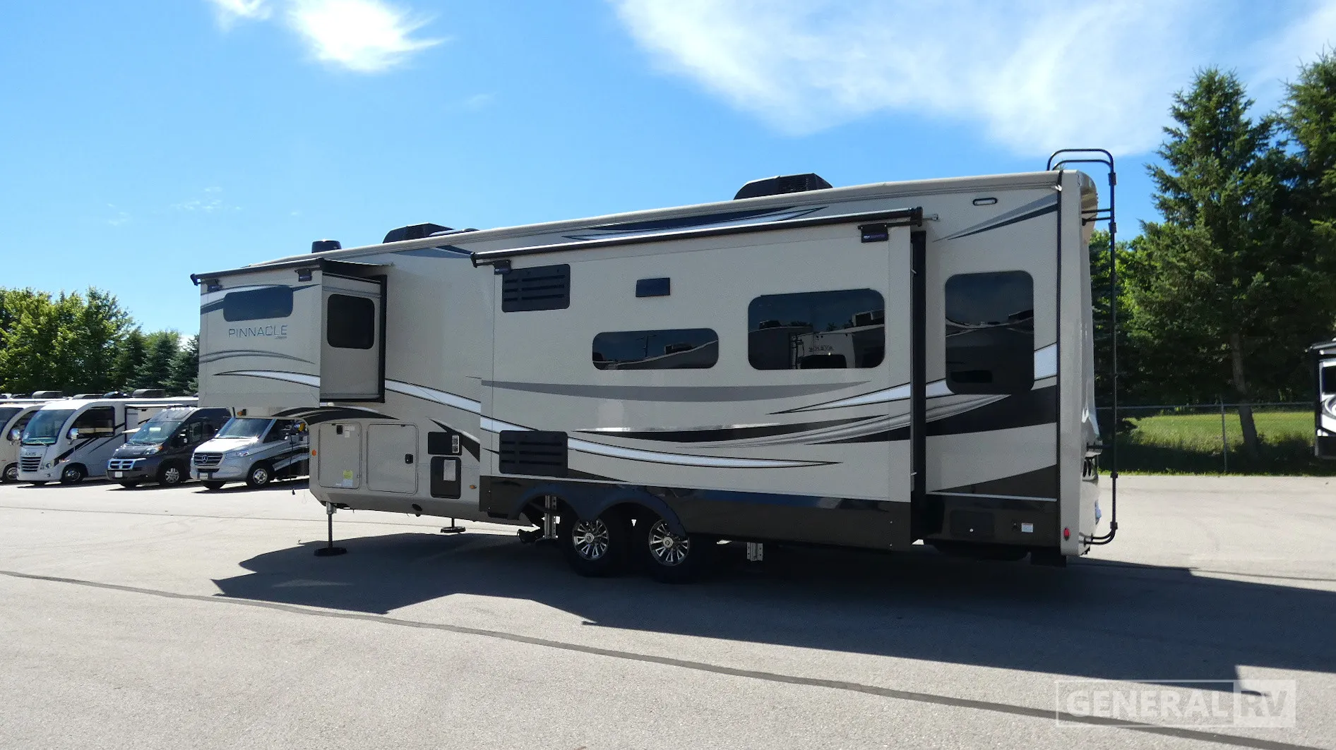 2023 Jayco Pinnacle 32RLTS - Photo 4