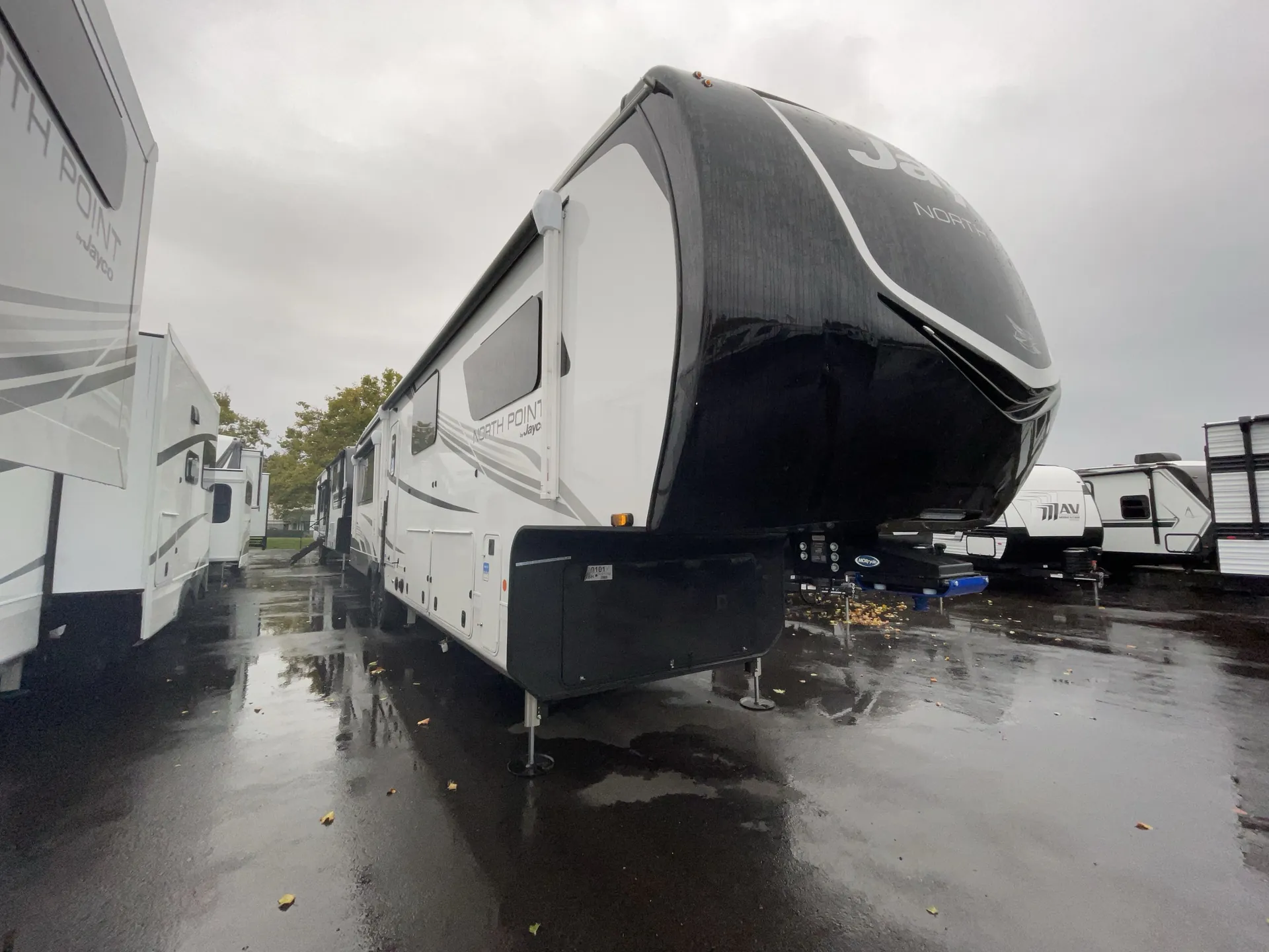 2026 Jayco North Point 377RLBH - Photo 2