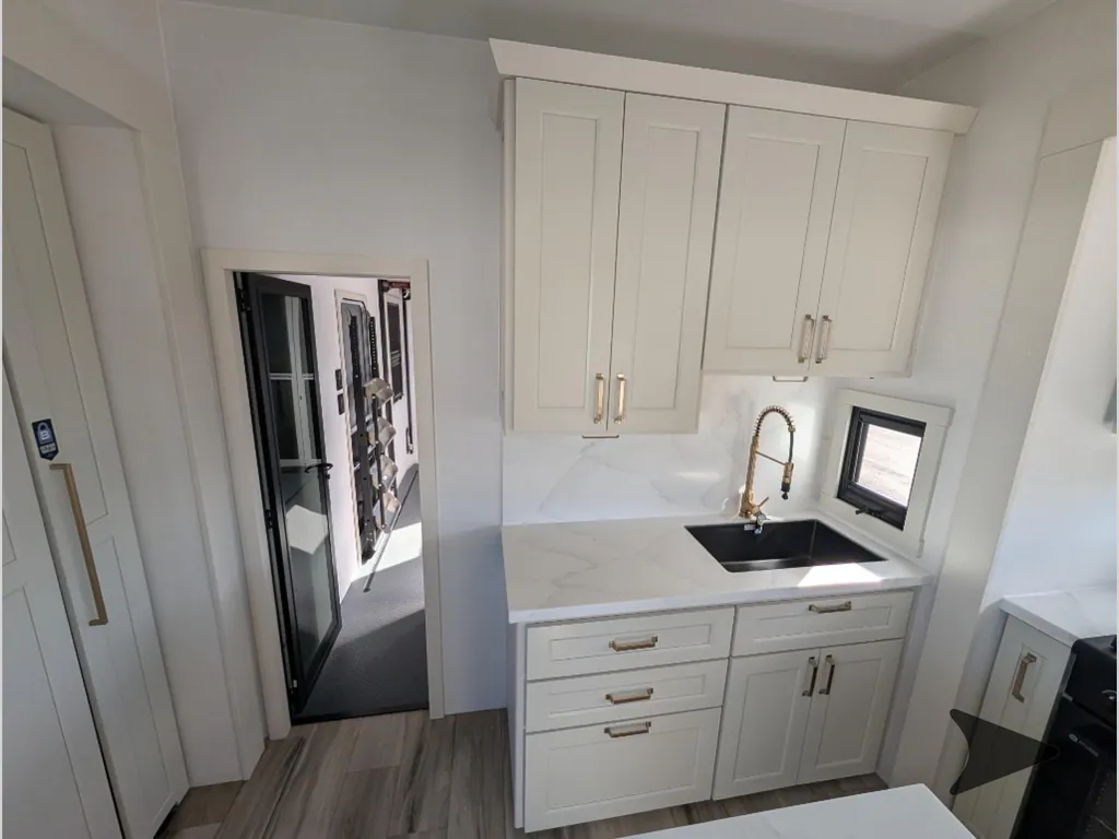 2027 Brinkley Model G 3970, Photos photo 26