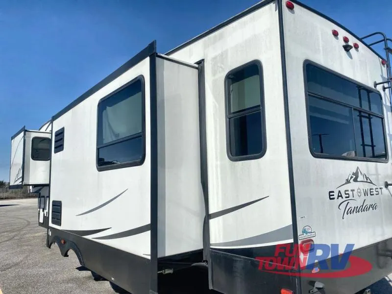2022 East to West Tandara 320RL - Photo 4