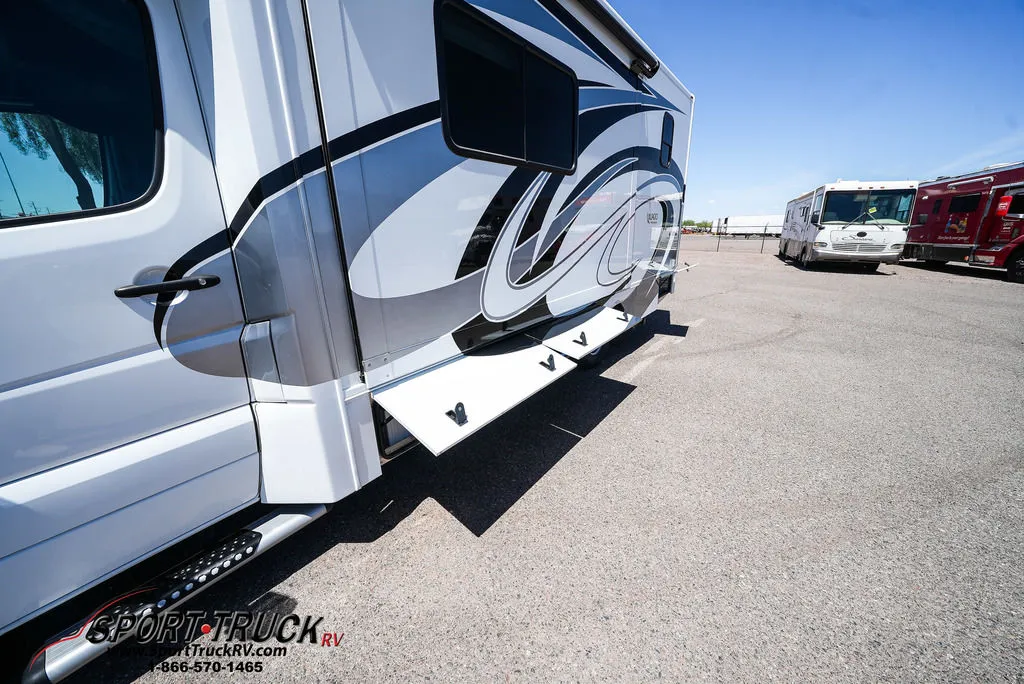 2018 Renegade RV Villagio 25UCB dealer photo 9 from Sport Truck RV