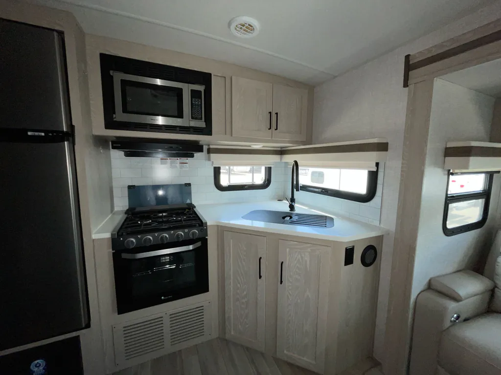 2023 Forest River Rockwood Ultra Lite 2614BS, Photos photo 12