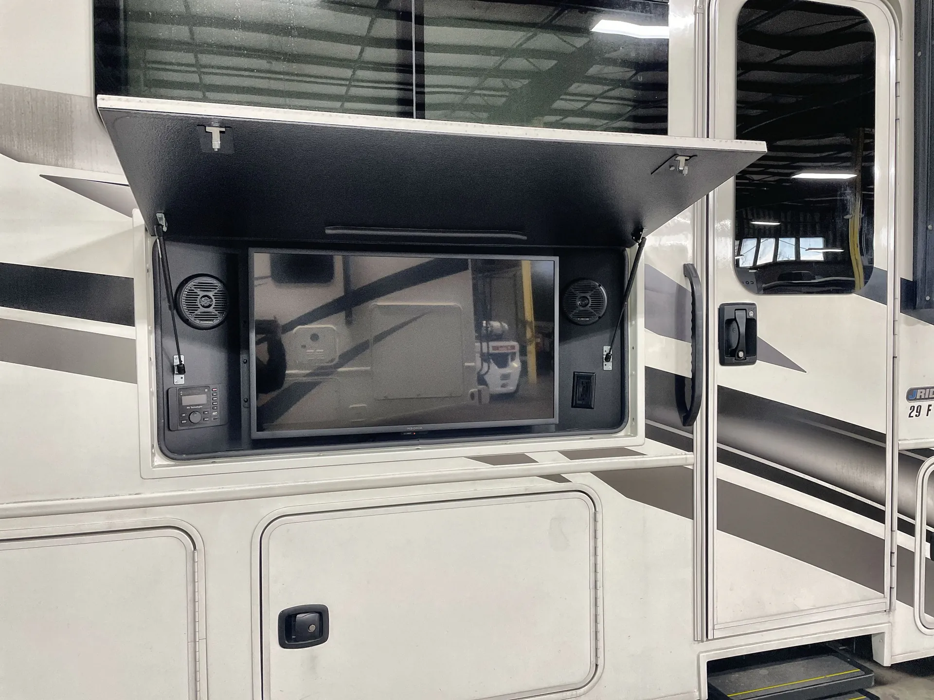 2024 Jayco Alante 29F — living area main