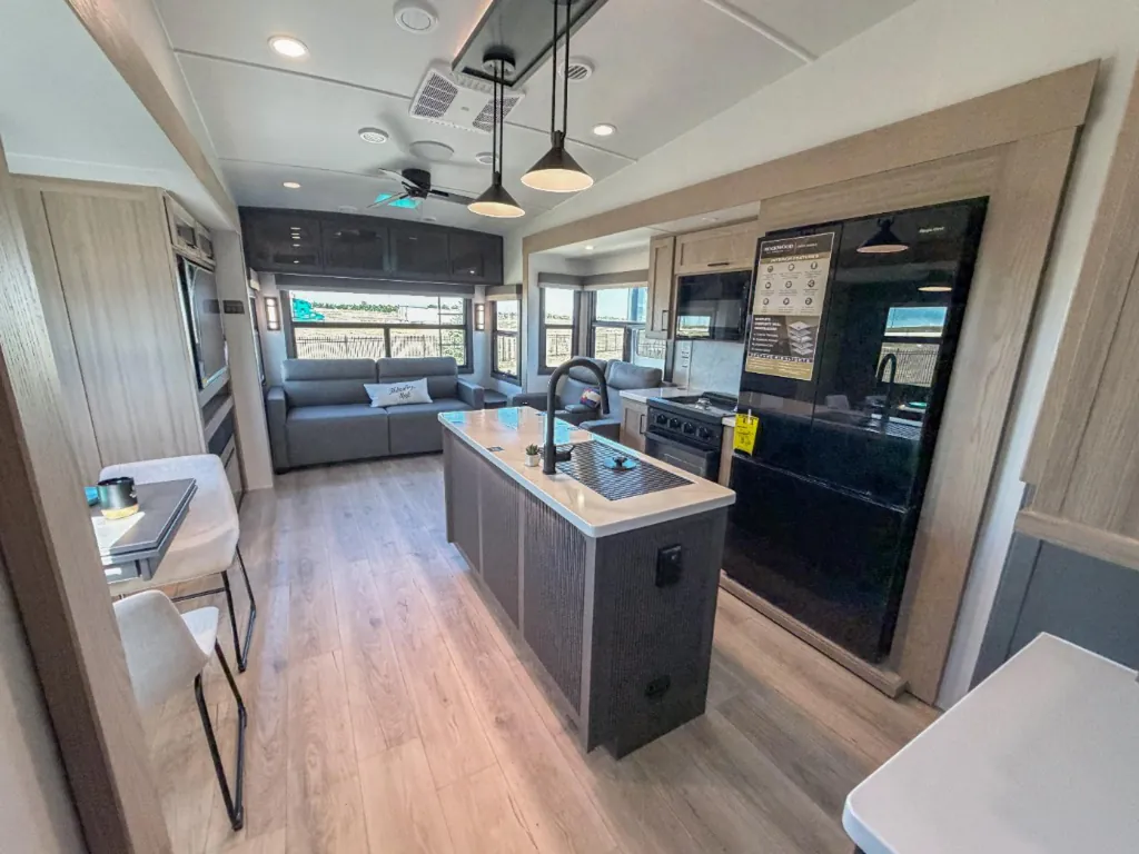 2026 Forest River Rockwood Signature R372RL, Photos photo 3