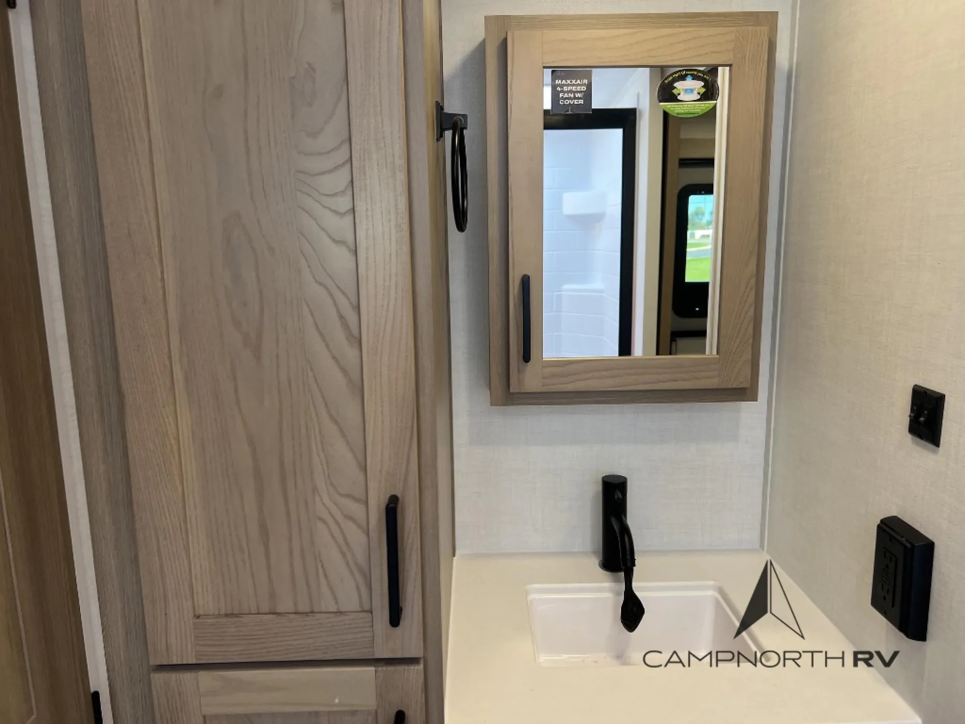 2027 Forest River Rockwood Ultra Lite 2618RD — Photo 7