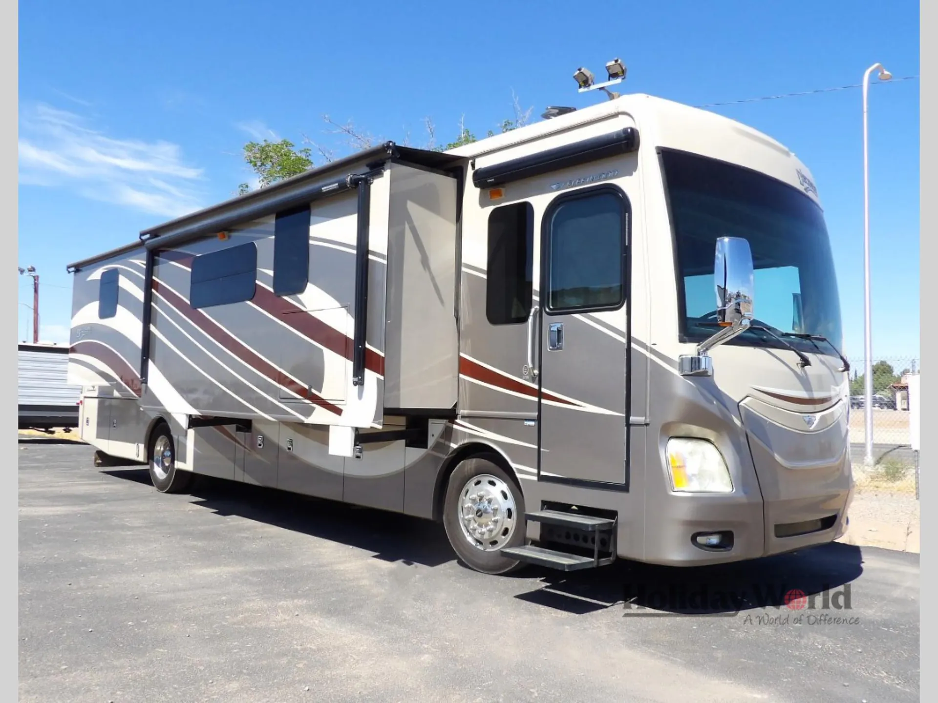 2015 Fleetwood Discovery 37R - Photo 2