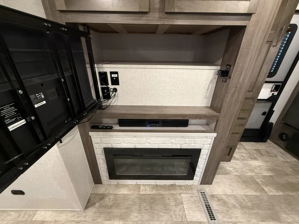 2023 Forest River Rockwood Ultra Lite 2614BS, Photos photo 8