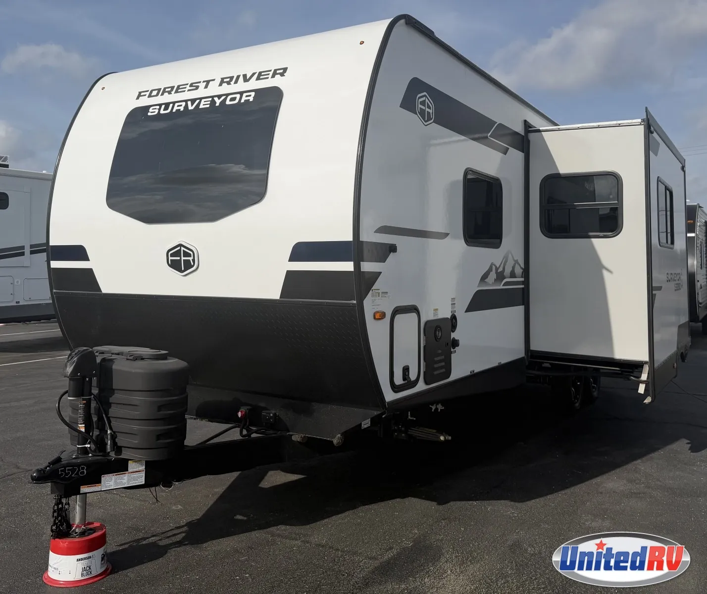 2026 FOREST RIVER SURVEYOR LEGEND 230MDLE - Photo 4