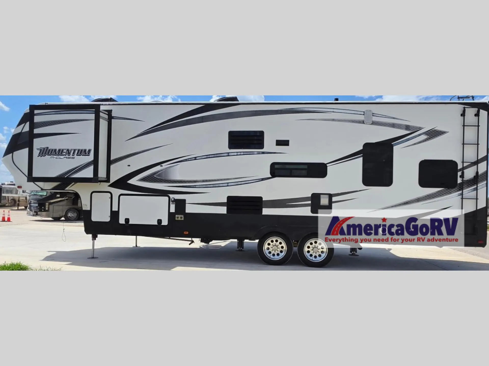 2015 Grand Design Momentum M-Class 328M - Photo 3