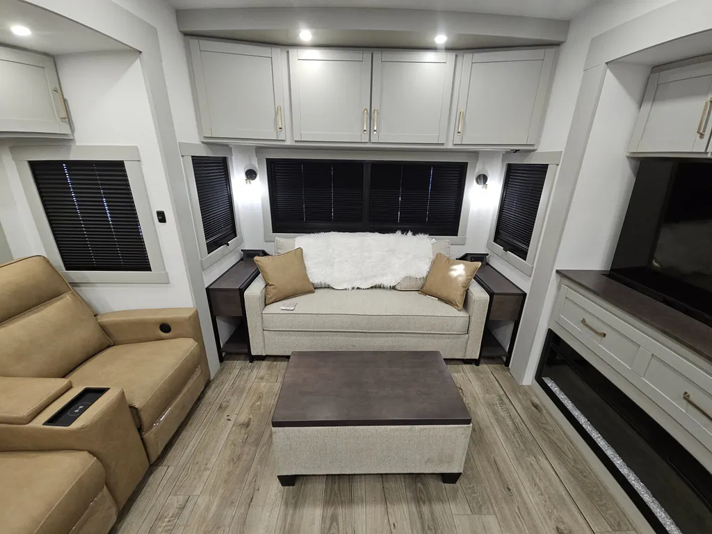 2026 Brinkley Model Z 3600, Photos photo 12