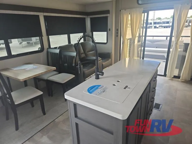 2025 Coachmen Brookstone 318RLL - Photo 4