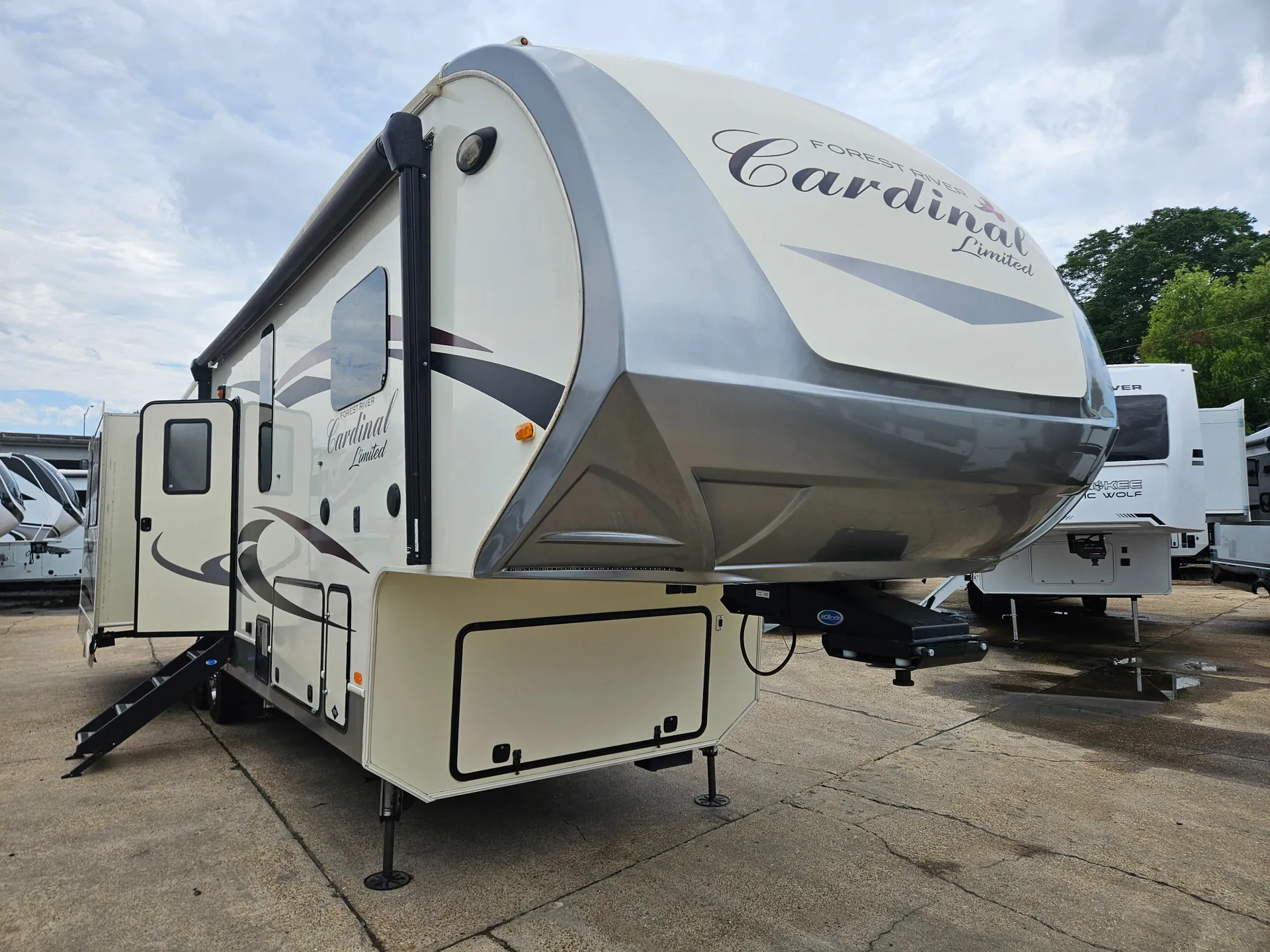 2019 Forest River Cardinal Limited 3655RSLE - Photo 2
