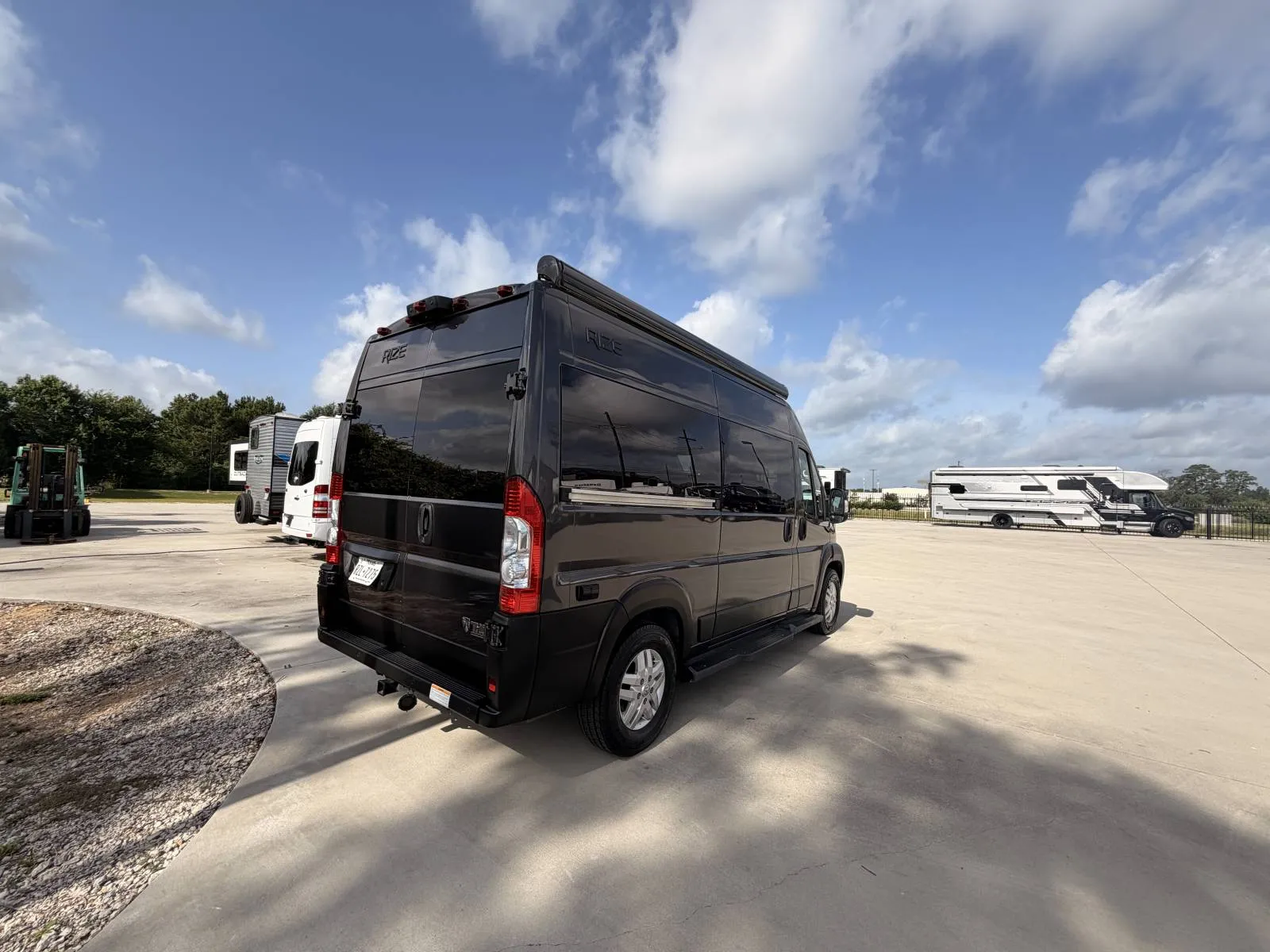 2023 Thor Motor Coach Rize 18M - Photo 4