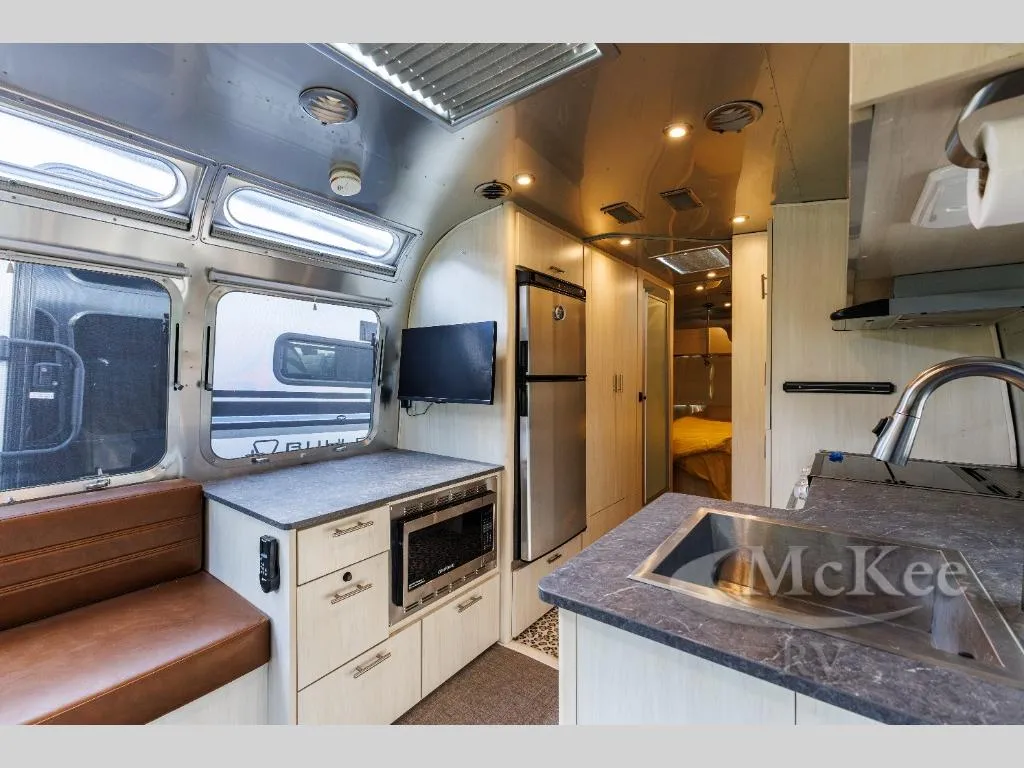 2021 Airstream Flying Cloud 27FB - Photo 3