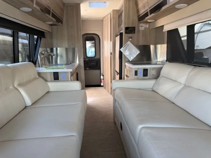 2025 Chinook RV Summit DS, Photos photo 6