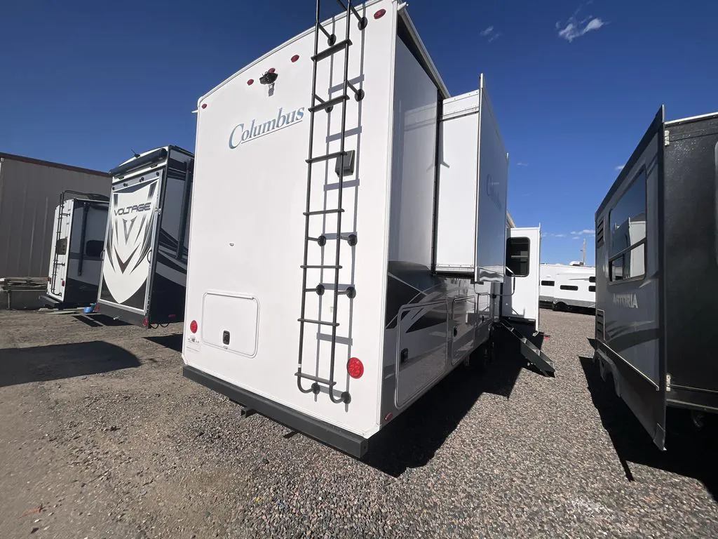 2022 Palomino Columbus 388FK - Photo 4
