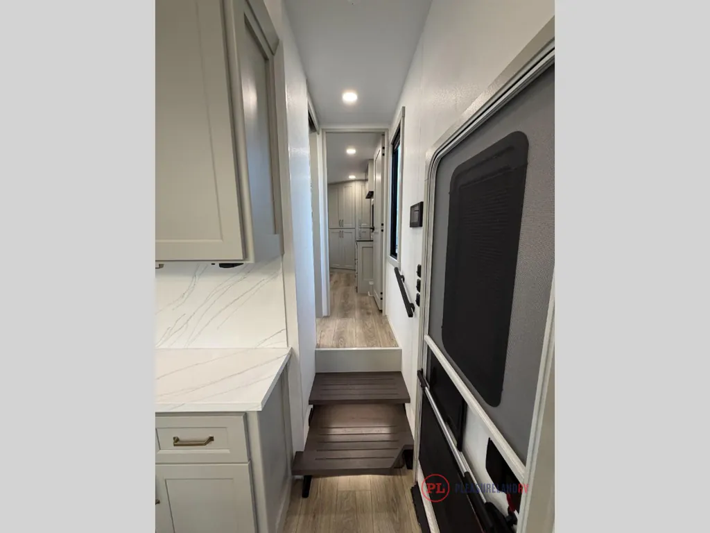 2025 Brinkley Model G 4100, Photos photo 29