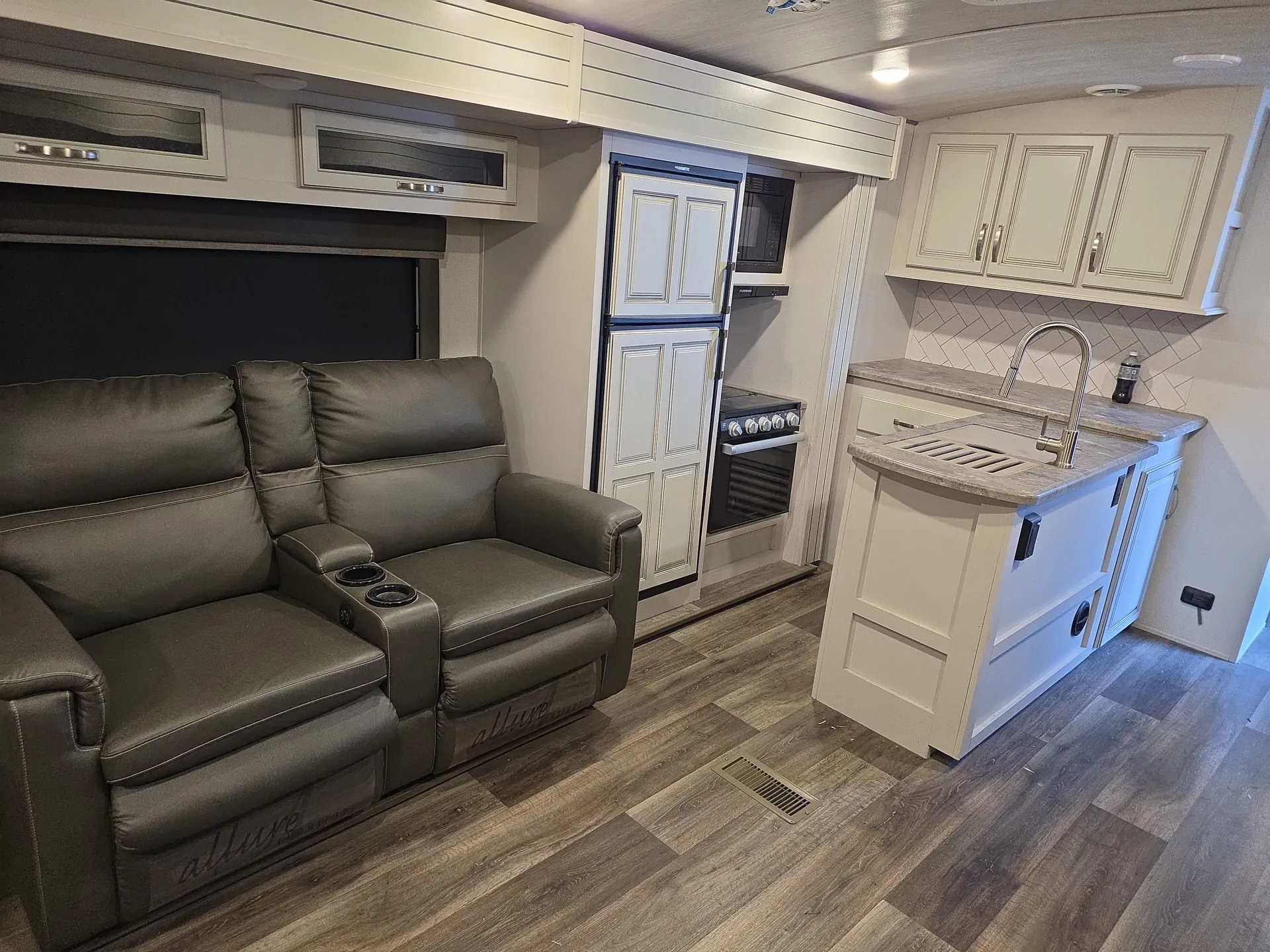 2022 Keystone Cougar Half-Ton 29RLKWE — living area main