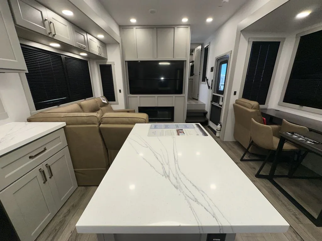 2026 Brinkley Model G 3970, Photos photo 9