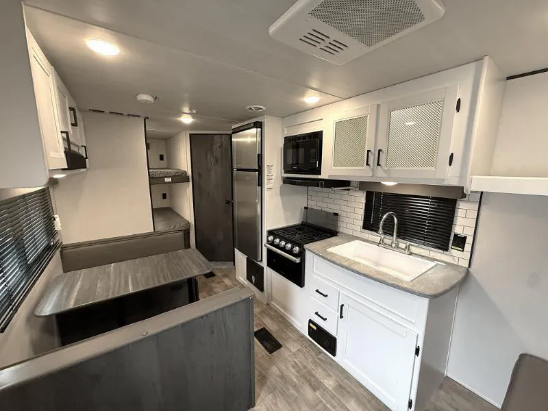 2022 Keystone Hideout 262BH - Photo 4