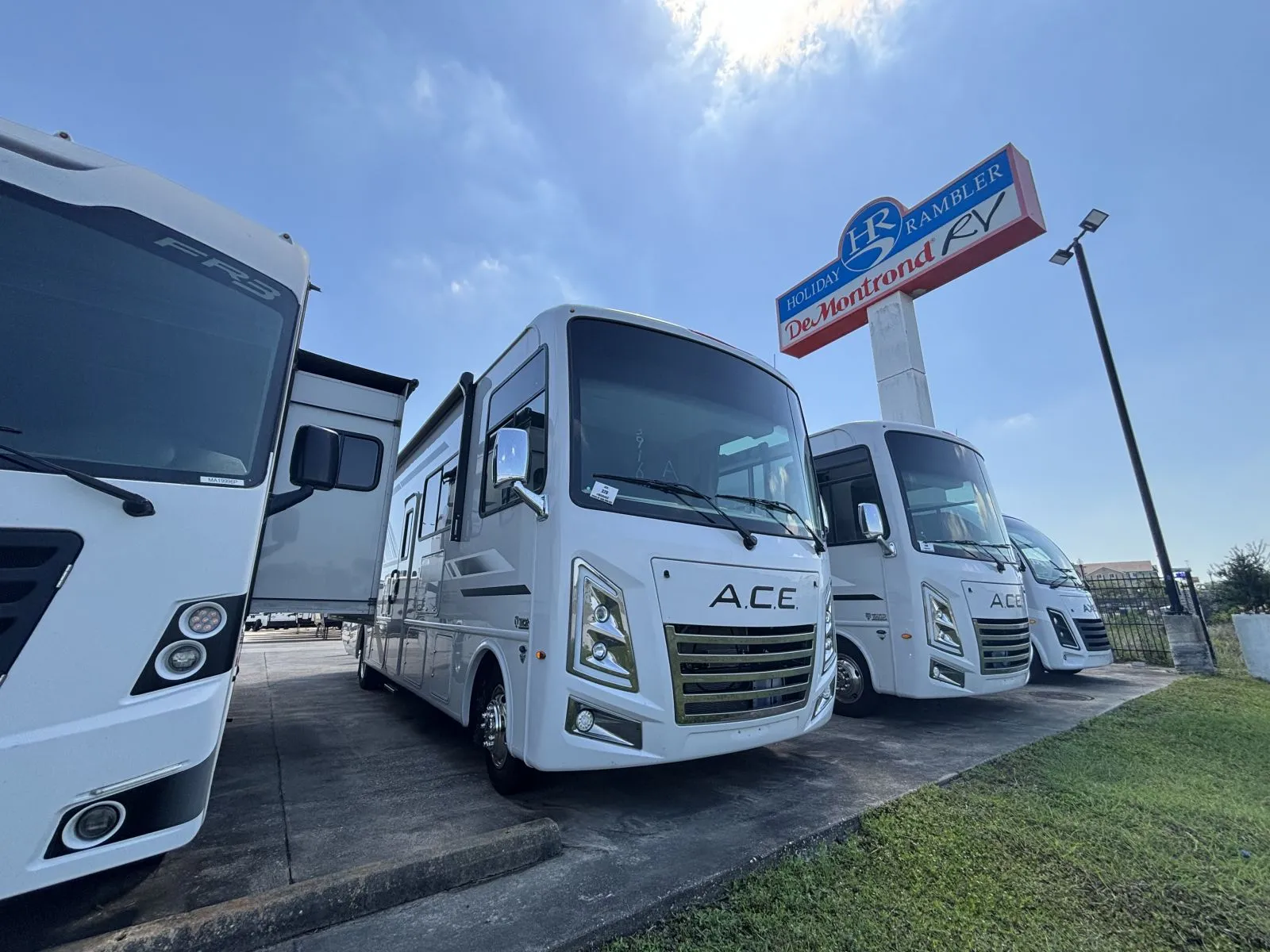 2026 Thor Motor Coach A.C.E 32B - Photo 2