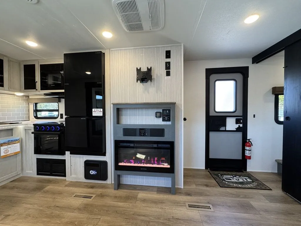 2027 Palomino Puma 337BH, Photos photo 19