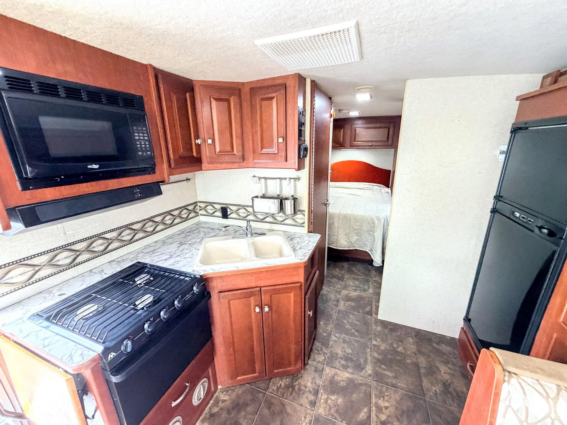 2014 Winnebago Vista 26HE - Photo 4