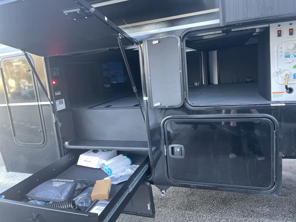 2026 Brinkley Model G 4150, Photos photo 4