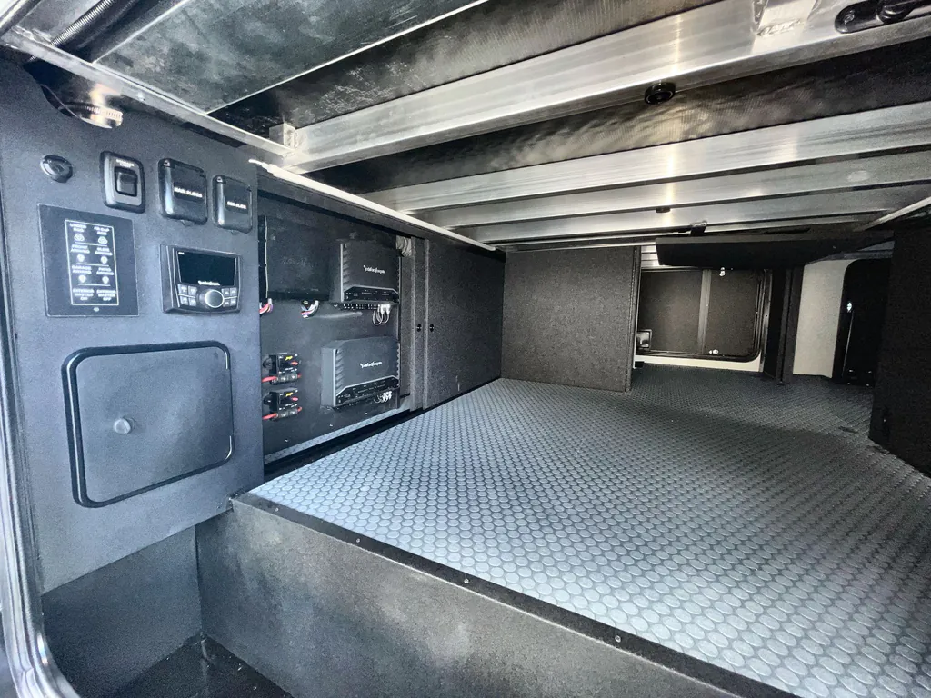 2026 Brinkley Model G 4150, Photos photo 8