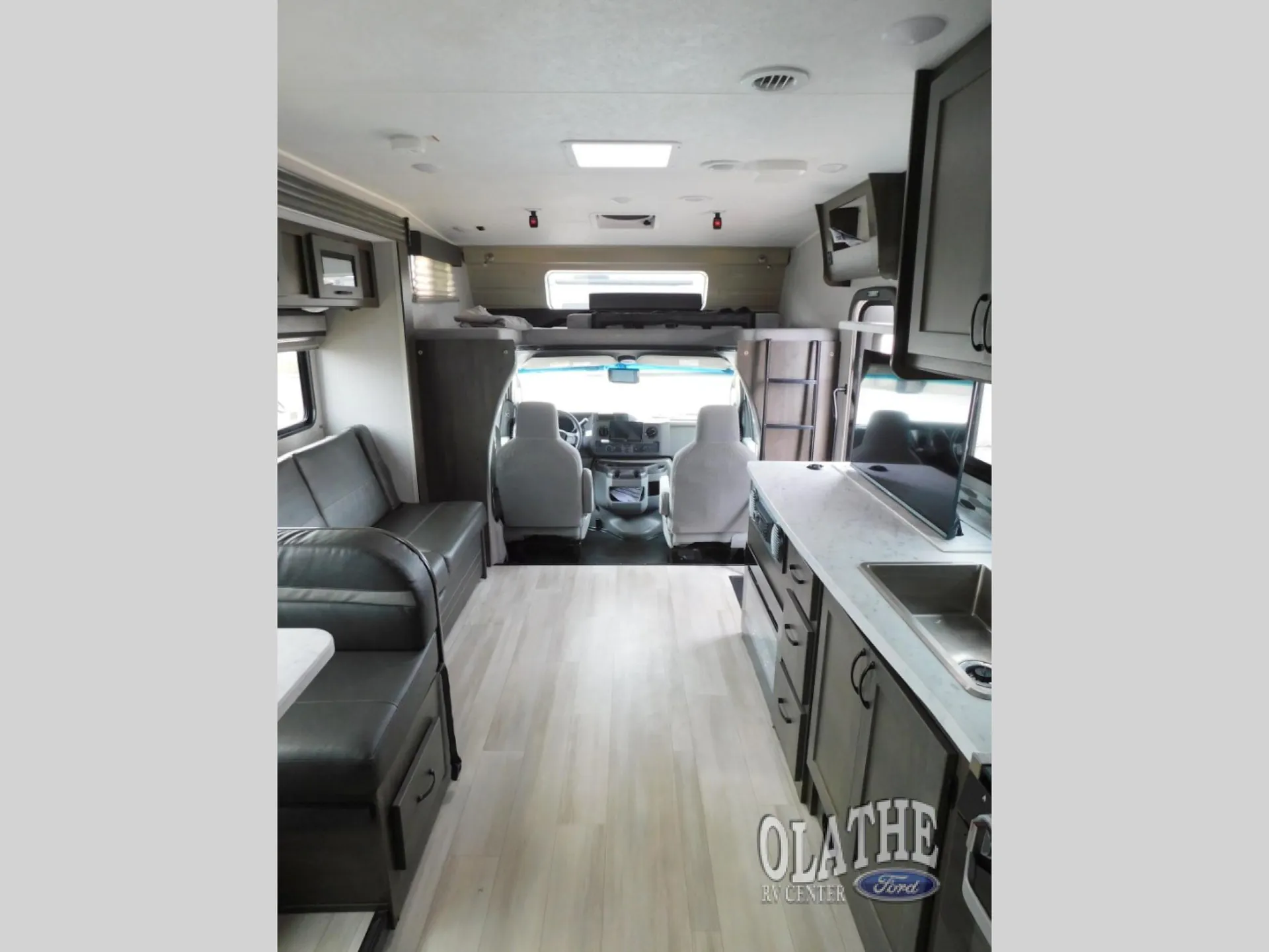 2024 Coachmen Leprechaun 319MB - Ford 450 - Photo 4