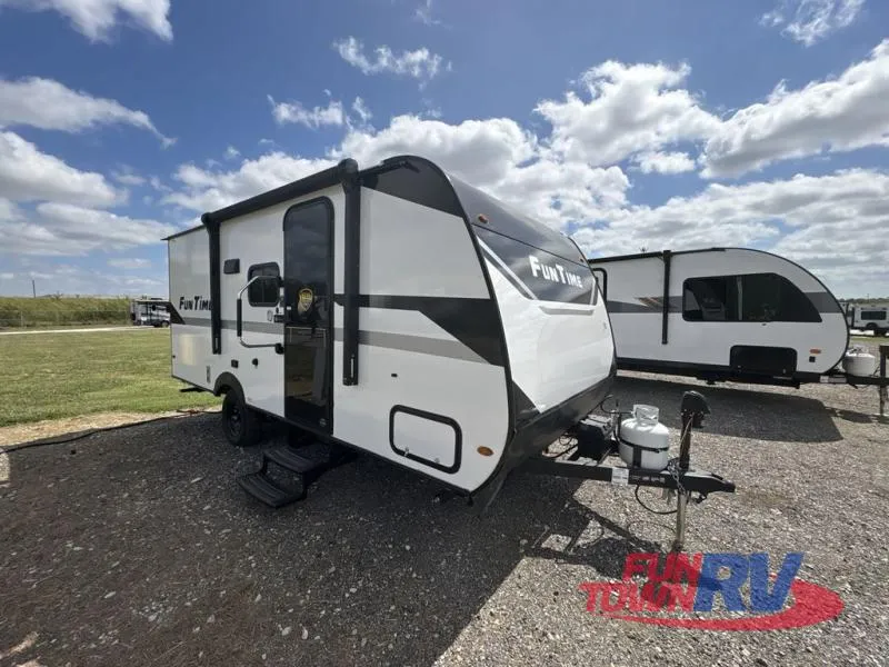 2026 CrossRoads RV Fun Time 18BH - Main photo