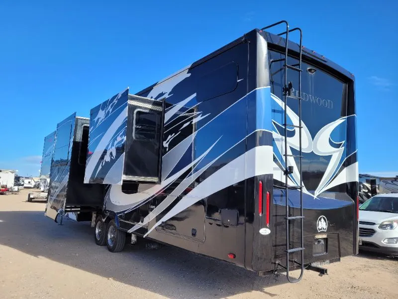 2021 CrossRoads Redwood RW3981FK - Photo 3