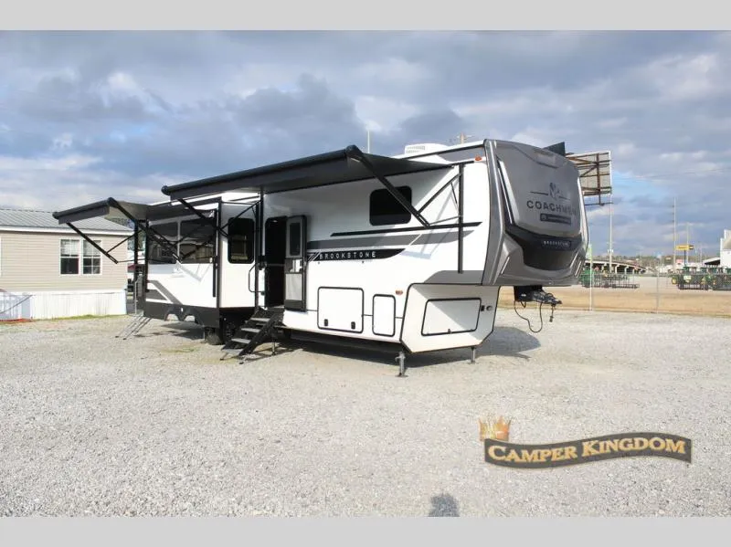 2025 Coachmen Brookstone 318RLL - Photo 4