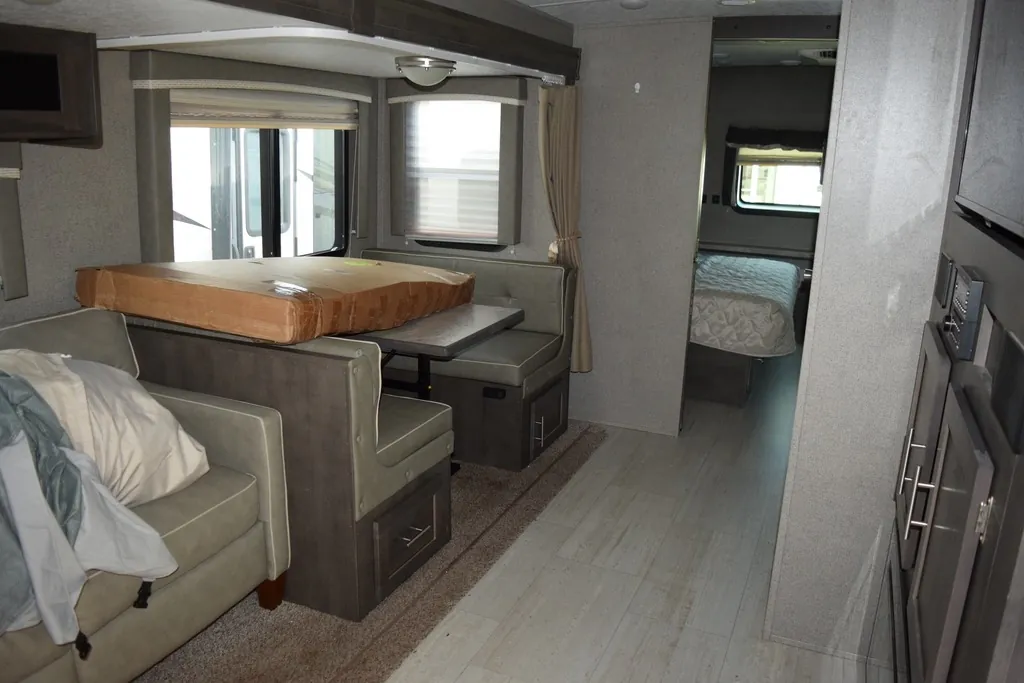 2020 Forest River Rockwood Ultra Lite 2614BS — Photo 6