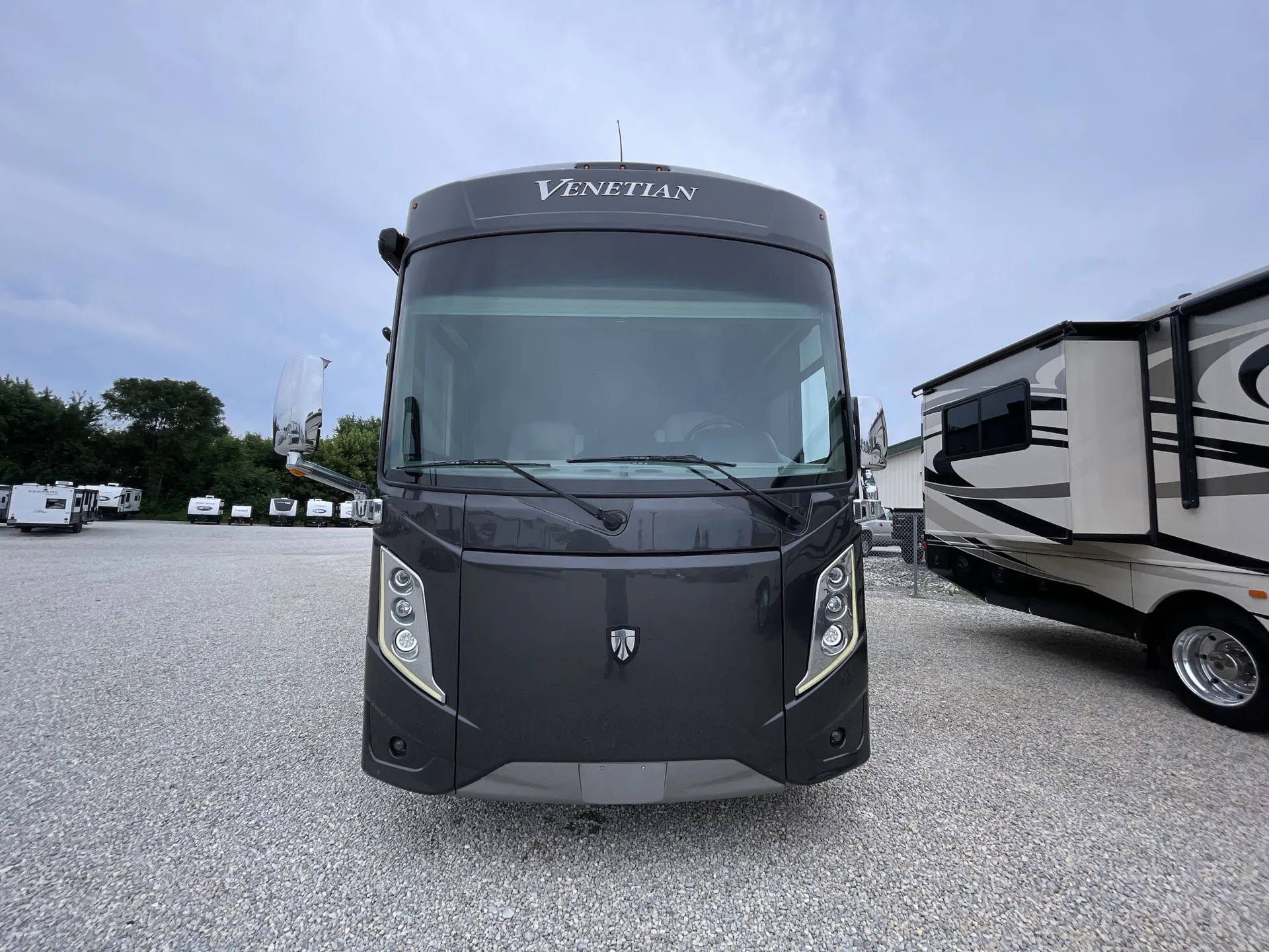 2023 Thor Motor Coach Venetian F42 - Photo 2