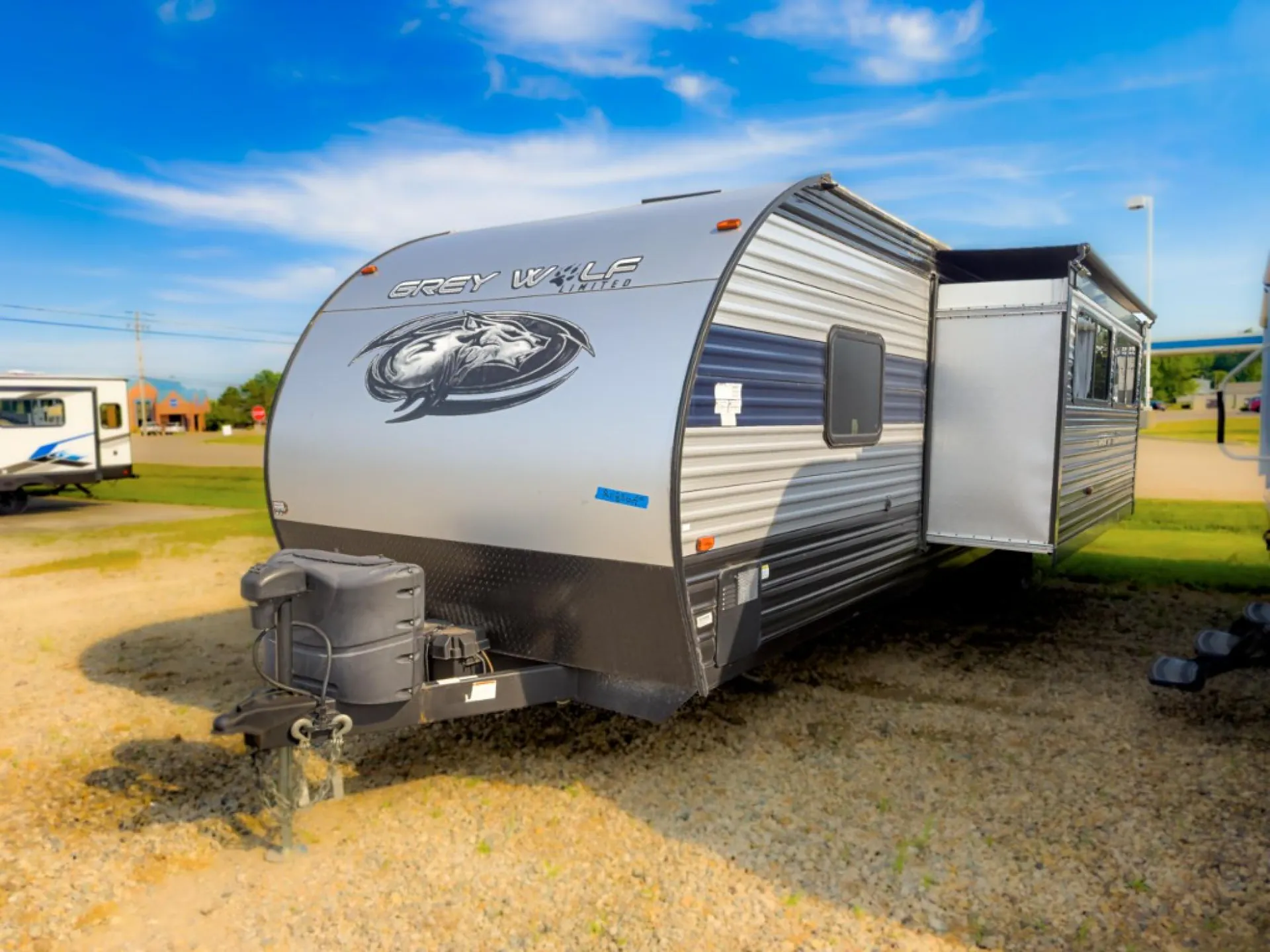 2022 Forest River Cherokee Grey Wolf 28DT dealer photo 5 from Price Right RV