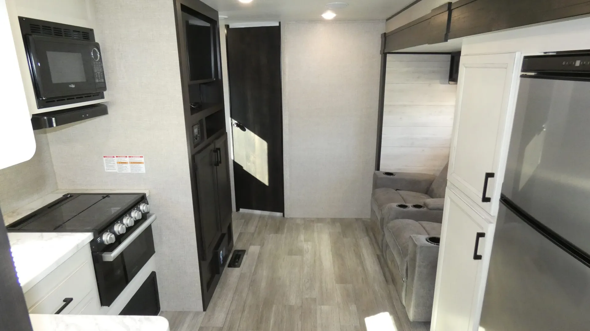 2023 Jayco Jay Flight 240RBS - Photo 3
