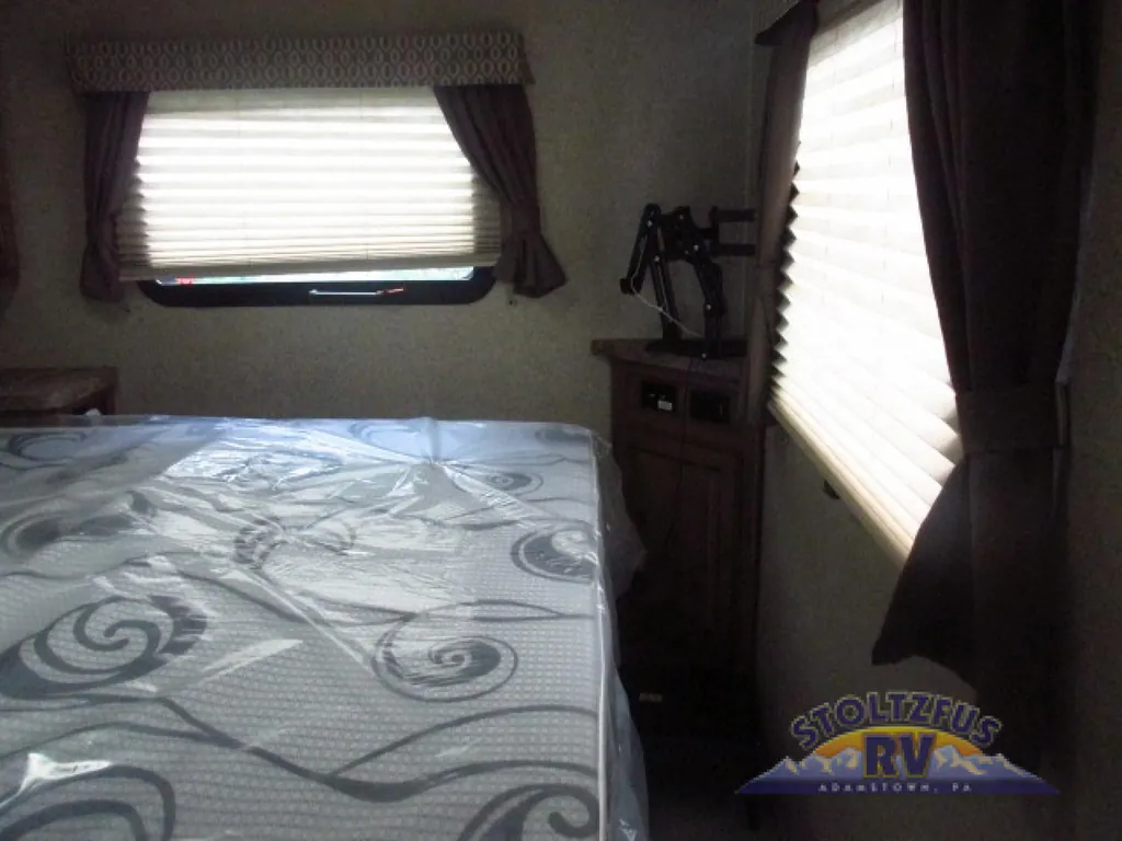 2018 Forest River Flagstaff Micro Lite 25FKS, Photos photo 17