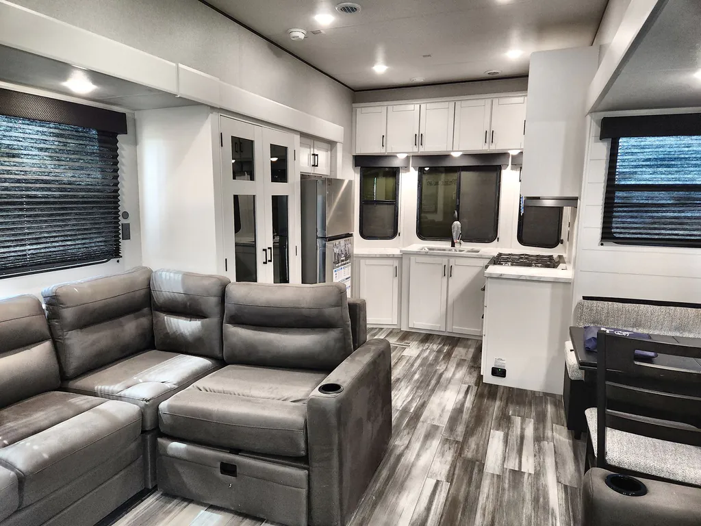 2026 Jayco Jay Flight Bungalow 404LOFT DS, Photos photo 2
