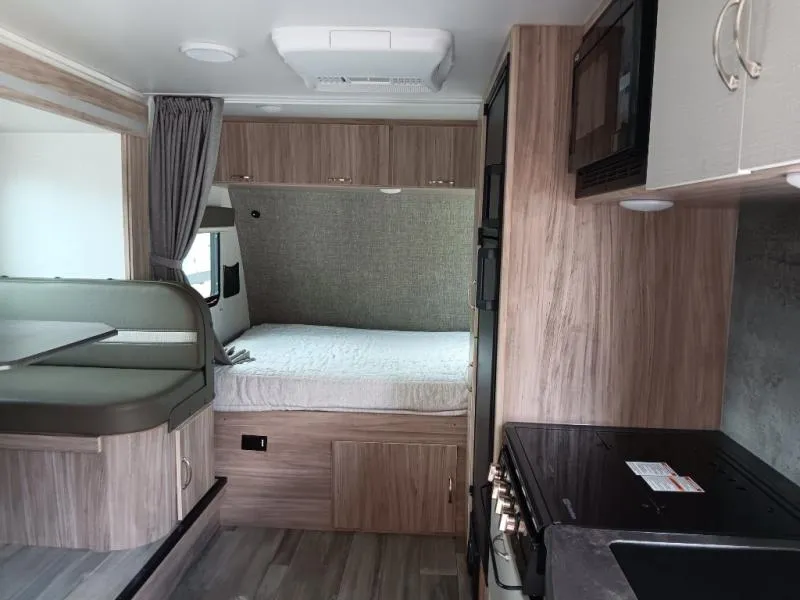 2022 Winnebago Micro Minnie 1808FBS - Photo 3