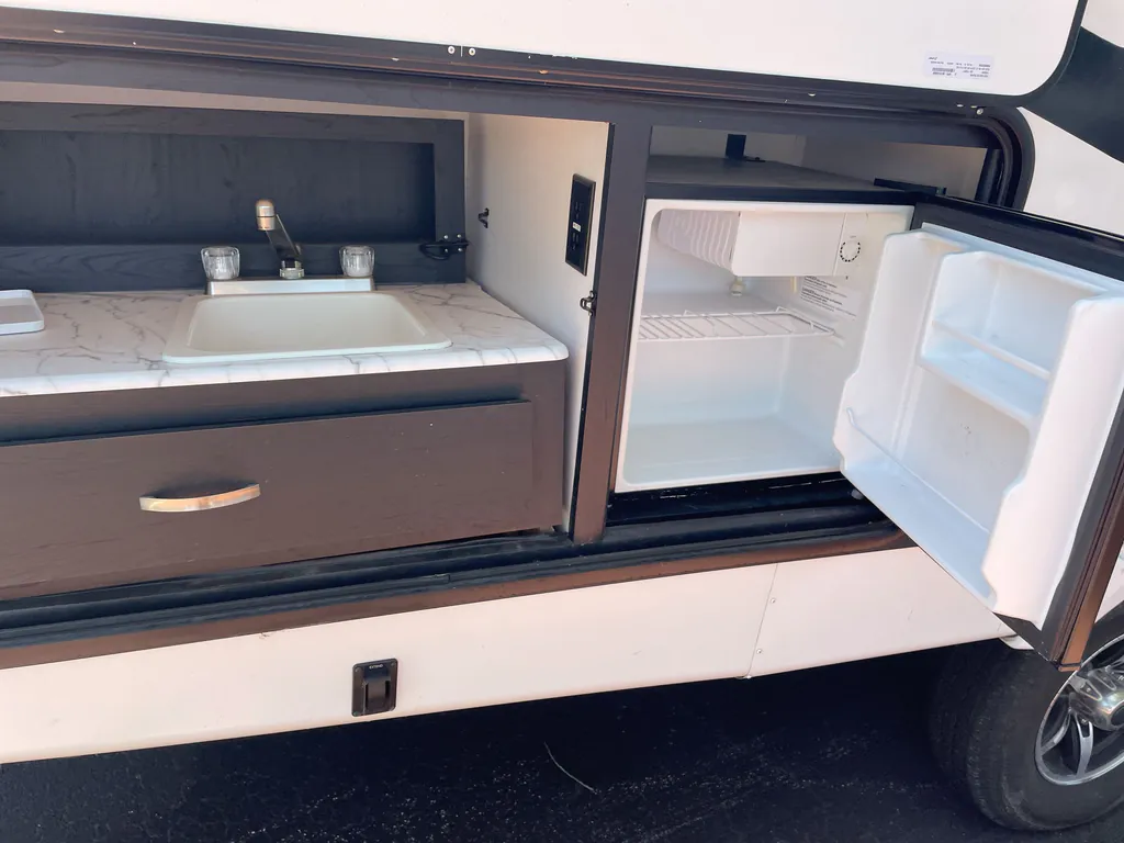 2023 Coachmen Freedom Express Ultra Lite 274RKS, Photos photo 23