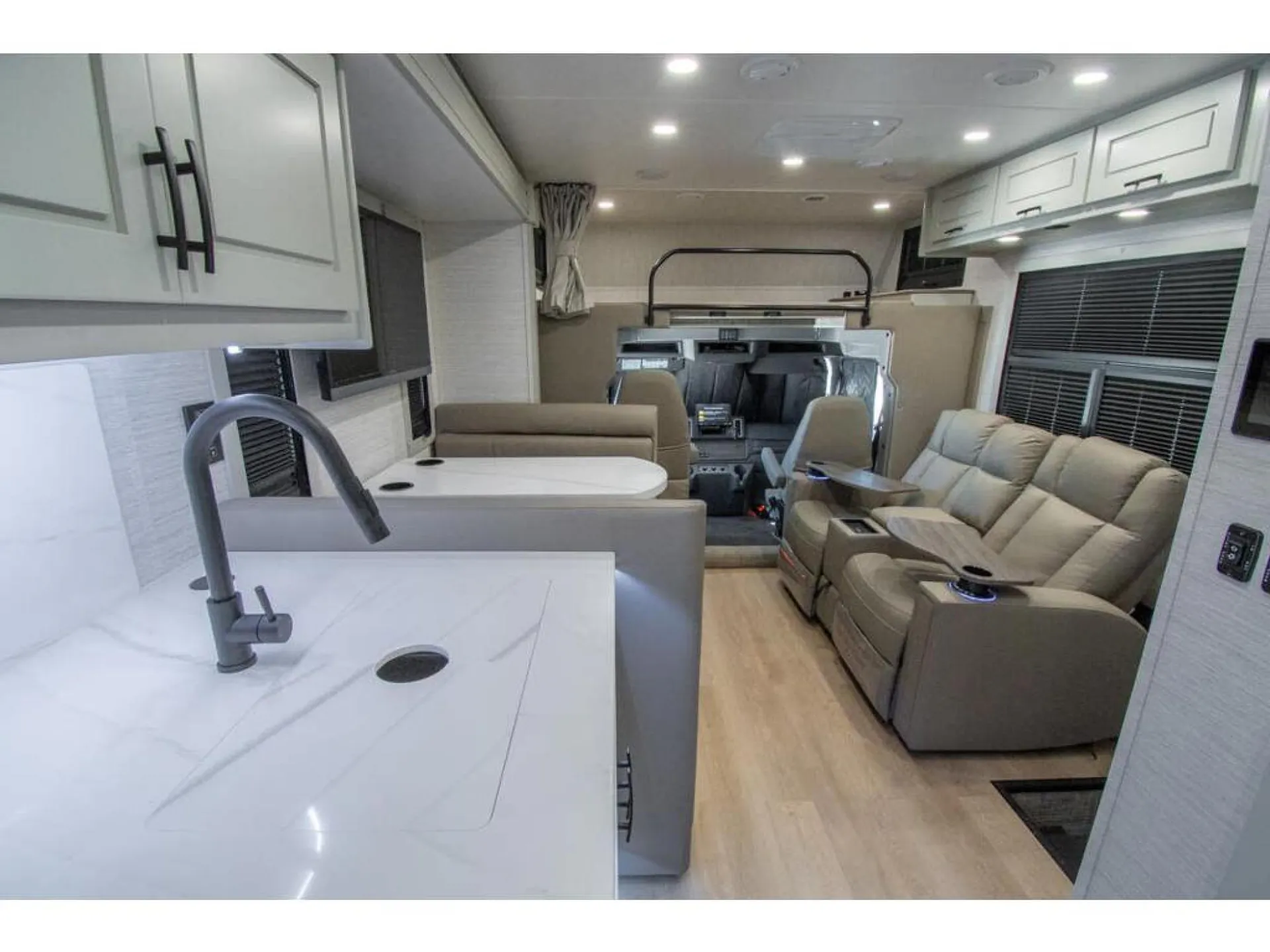 2027 Dynamax DynaQuest XL 3200KD - Photo 3