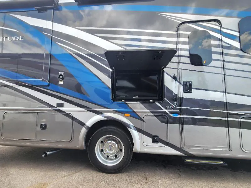 2022 Thor Motor Coach Magnitude Super C XG32, Photos photo 57