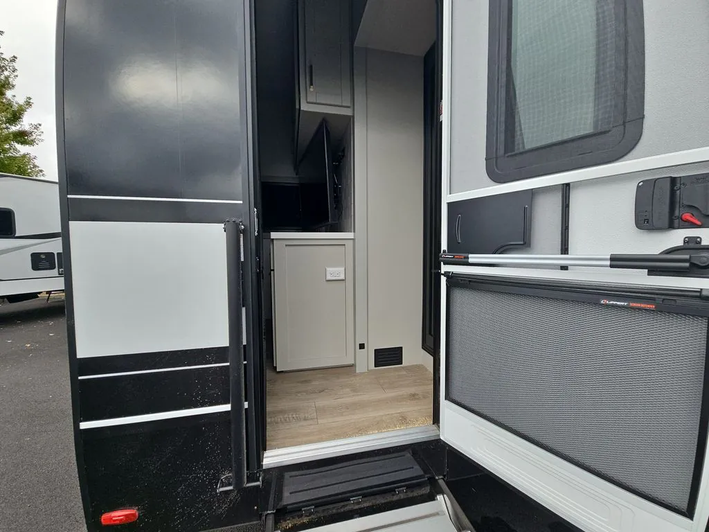 2026 Brinkley Model Z 3420, Photos photo 18