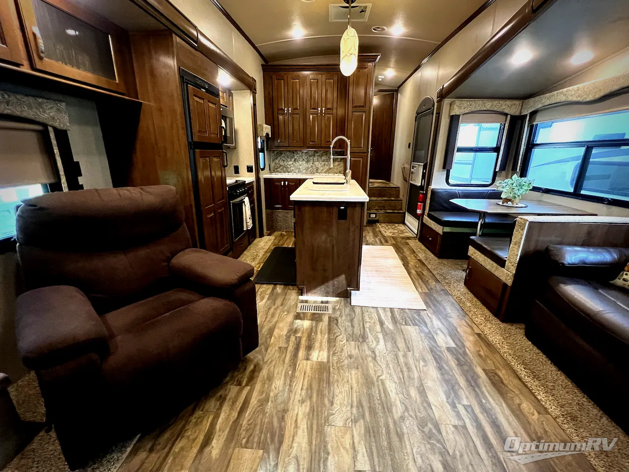 2018 Forest River Cedar Creek Silverback 29IK — Photo 5