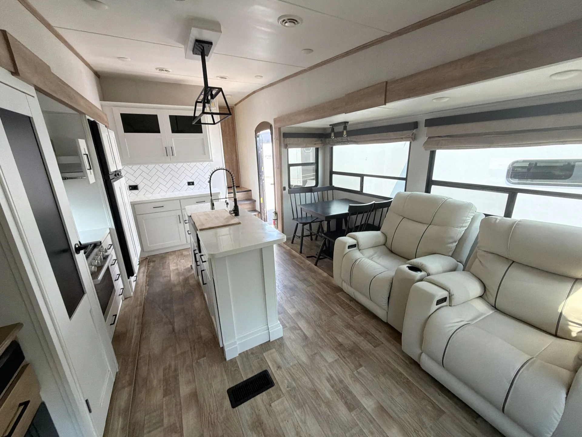 2022 Keystone Arcadia 3660RL — living area main