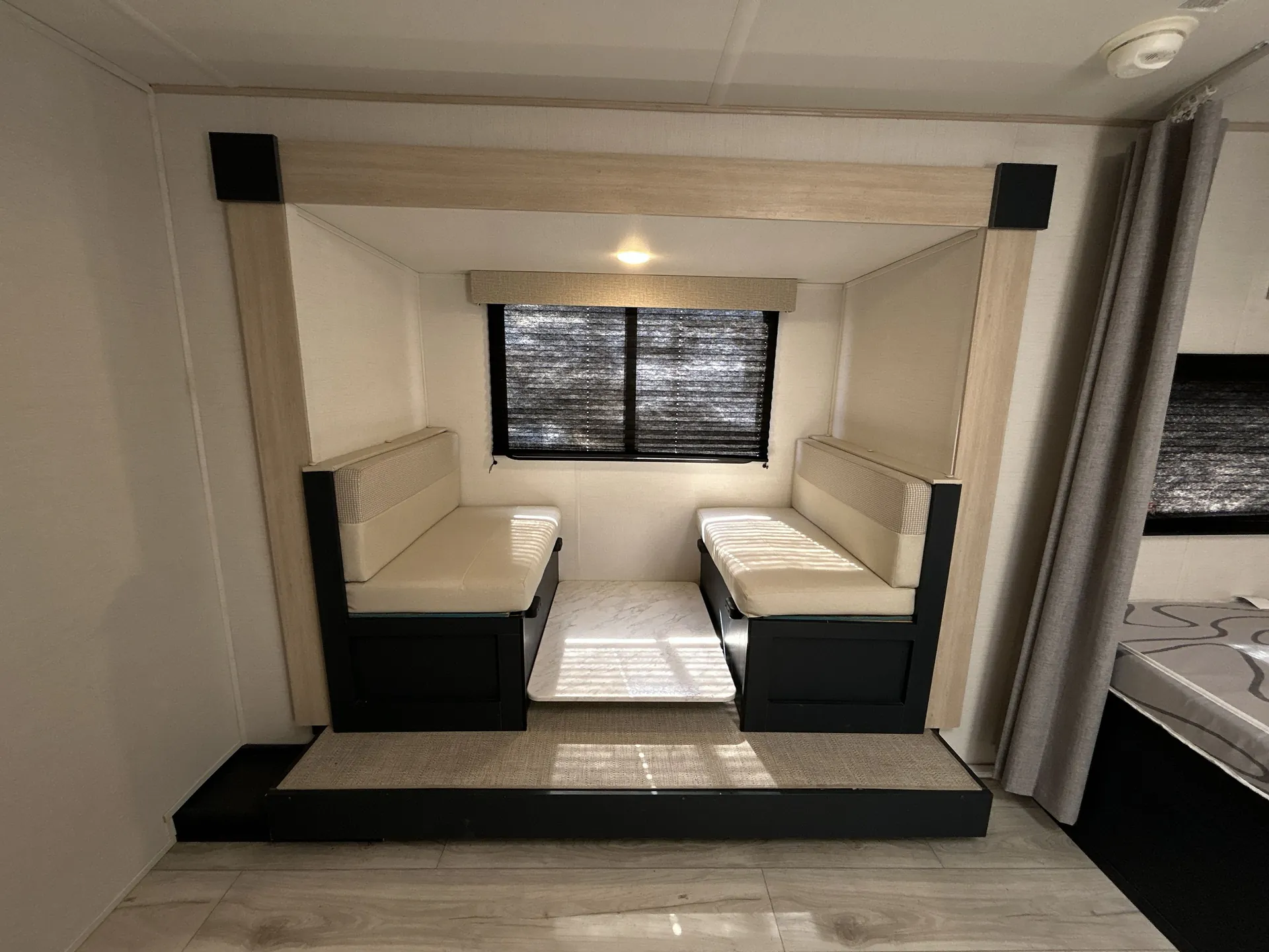 2025 Prime Time Avenger 17BHS — living area main