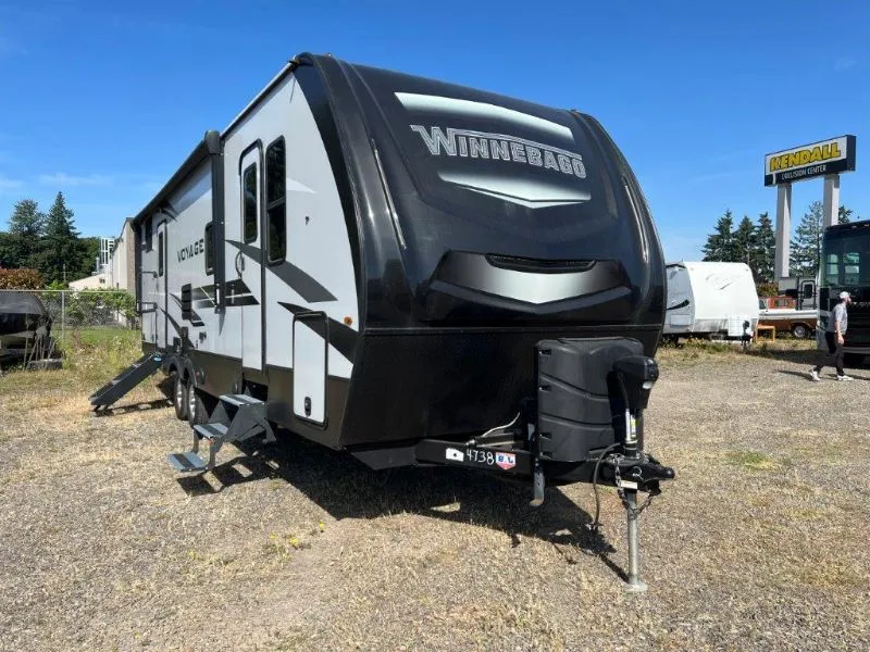 2022 Winnebago Voyage V3033BH - Photo 2